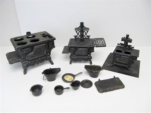 lot 37 image: Group of Cast Iron Toy Stoves & Accessories