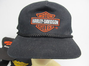 lot 125 image: Vintage Harley Davidson Hats & Assorted Harley Pins