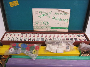 lot 127 image: Vintage Cardinal Mahjong Set