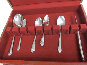 lot 128 image: Nice Clean Wooden Flatware Case wSome Flatware