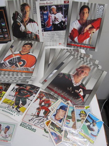 lot 130 image: Lot of Assorted Hockey & Other Sports Cards & Other Memorabilia