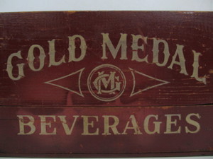 lot 216 image: Nice Old Vintage GOLD MEDAL Twin Cities Wooden Advertising Crate