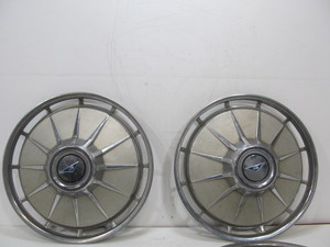 lot 237 image: Matching Set of 4 Vintage 1960s CHEVROLET Corvair Monza Hubcaps #1