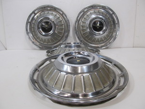 lot 239 image: Matching Set of 4 Vintage 1960s CHEVROLET Corvair Monza 900 Hubcaps #3