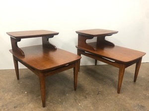lot 6 image: Excellent Matching Pair of Quality Mid Century End Tables