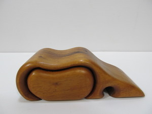 lot 274 image: Hand Carved Signed FRED BUSS Sculpted Koa Wood TrinketRing Puzzle Box