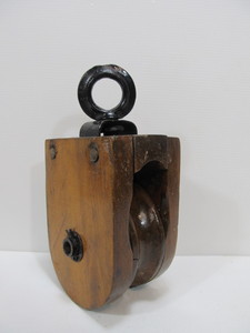 lot 285 image: Antique Cast Iron & Wood Barn Pulley
