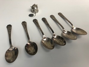 lot 39 image: Set of 6 1930s WORLDS FAIR Souvenir Spoons & Tea Ball