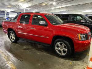 lot 5 image: 2010 Chevrolet Avalanche LT 4x4