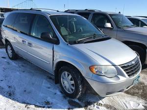 lot 18 image: 2006 Chrysler Town & Country Touring