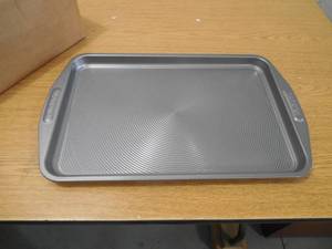 lot 67 image: Circulon Nonstick Carbon Steel Bakeware Cookie Pan - Gray