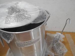 lot 137 image: 30 QT TURKEY FRYING POT