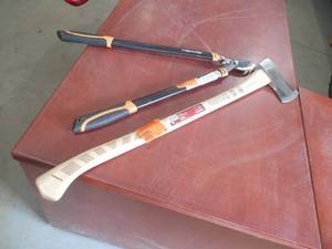 lot 153 image: 4LB AXE AND LOPPER SHEARS