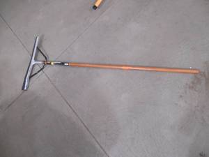 lot 173 image: Quickie Professional 24 in. Floor Squeegee with Handle