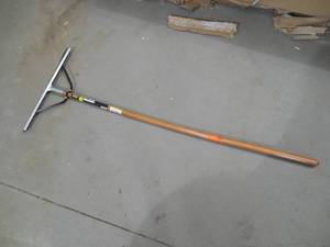 lot 174 image: Quickie Professional 24 in. Floor Squeegee with Handle