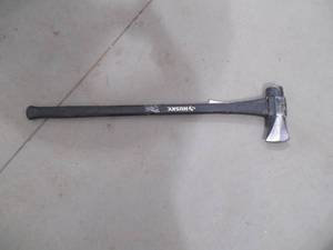 lot 192 image: Husky 8 lb. Splitting Maul with 34 in. Fiberglass Handle