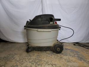 lot 12 image: Craftsman 16 Gallon Shop-Vac
