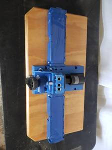 lot 22 image: Kreg Loose Tenon Jig Set