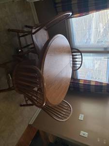 lot 118 image: Kitchen Table