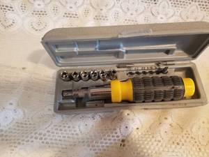 lot 94 image: Collection of Ratchet Sets