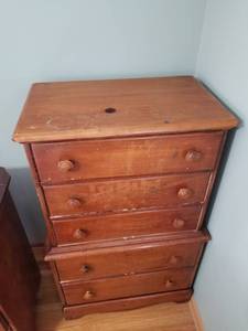 lot 117 image: Warm 5 Drawer Dresser