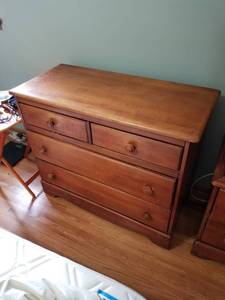 lot 102 image: 4 Drawer Dresser