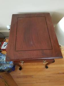lot 104 image: Beautiful Wood Side Table