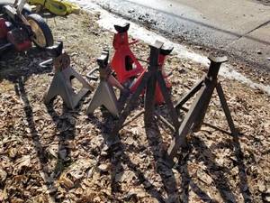 lot 165 image: Lot of Automotive Jacks