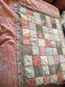 lot 148 image: Quilt & Converter Lot