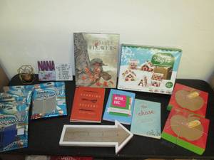 lot 29 image: Home Dcor, Books, Gingerbread Vil...