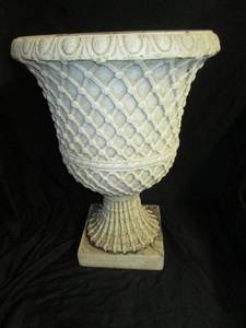 lot 44 image: Lightweight Large Outdoor Planter 26 Tall 10C...