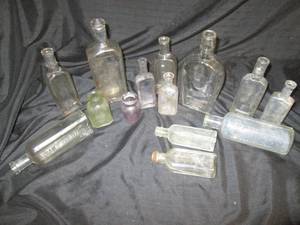 lot 51 image: Vintage Bottles (Sloans Liniment, ...