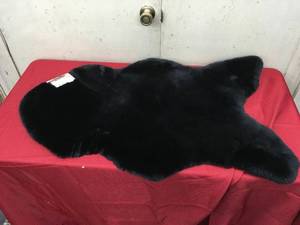 lot 188 image: Mon Chateau Luxe Fur Rug 24 x 39, Retail $19.99