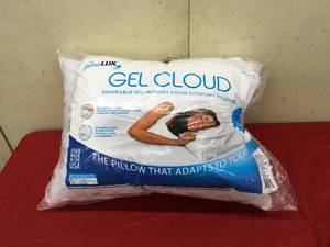 lot 189 image: Purelux 2 Pk Memory Foam Pillows, Retail $9.99