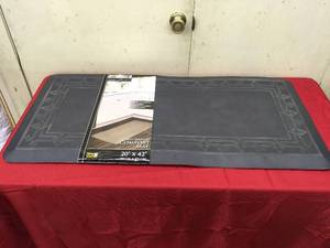 lot 197 image: Mon Chateau Anti Fatigue Comfort Mat, Retail $18.99