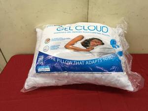 lot 198 image: Purelux 2 Pk Memory Foam Pillows, Retail $9.99