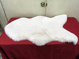 lot 208 image: Mon Chateau Luxe Fur Rug 24 x 39, Retail $19.99