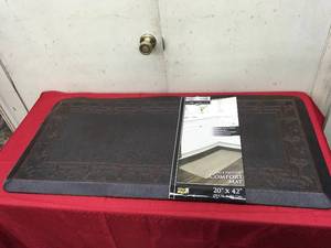 lot 215 image: Mon Chateau Anti Fatigue Comfort Mat, Retail $18.99