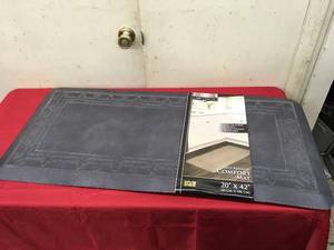 lot 224 image: Mon Chateau Anti Fatigue Comfort Mat, Retail $18.99