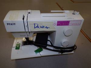 lot 2 image: PFAFF hobby 1132 Sewing Machine