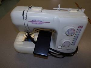 lot 8 image: New Home 2014LE Sewing Machine