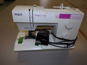 lot 12 image: PFAFF hobby 1132 Sewing Machine