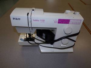 lot 16 image: PFAFF hobby 1132 Sewing Machine