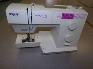 lot 25 image: PFAFF hobby 1132 Sewing Machine
