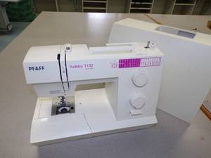 lot 40 image: PFAFF hobby 1132 Sewing Machine
