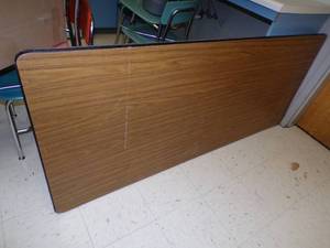 lot 41 image: 6 Folding Table