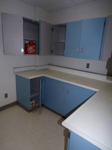 lot 49 image: Laundry Room Cabinets with Counter