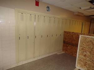 lot 85 image: Wall of Metal Student Lockers
