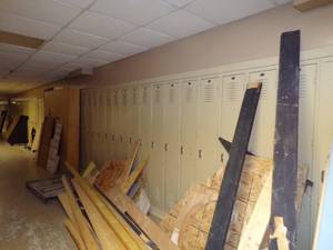 lot 93 image: Wall of Metal Student Lockers