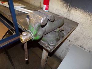 lot 116 image: Large Vice